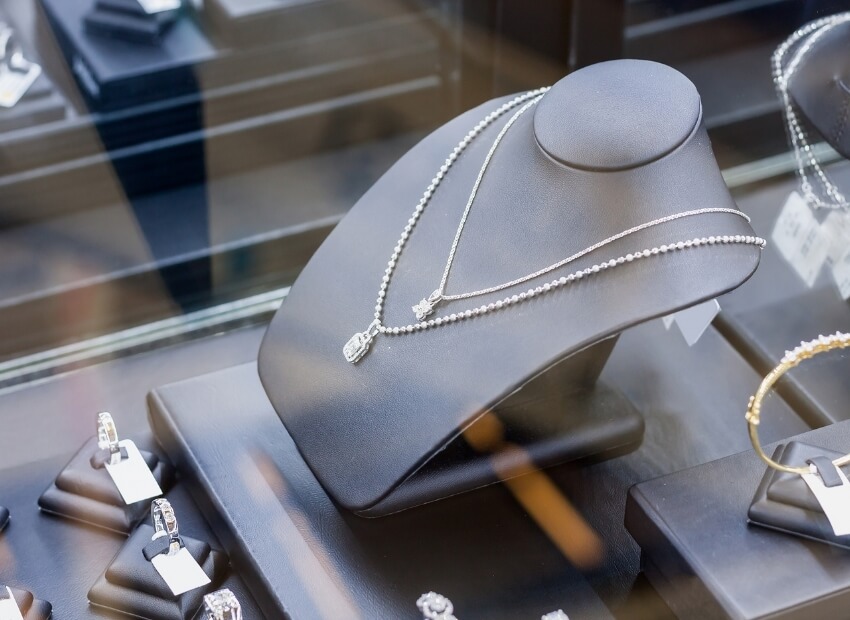 how-to-style-jewelry-guide