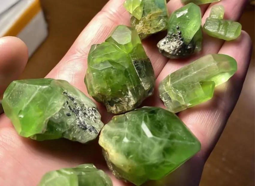 peridot-gemstone-guide