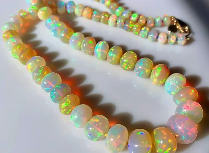 ethiopian-opal-gemstone-history-and-jewelry